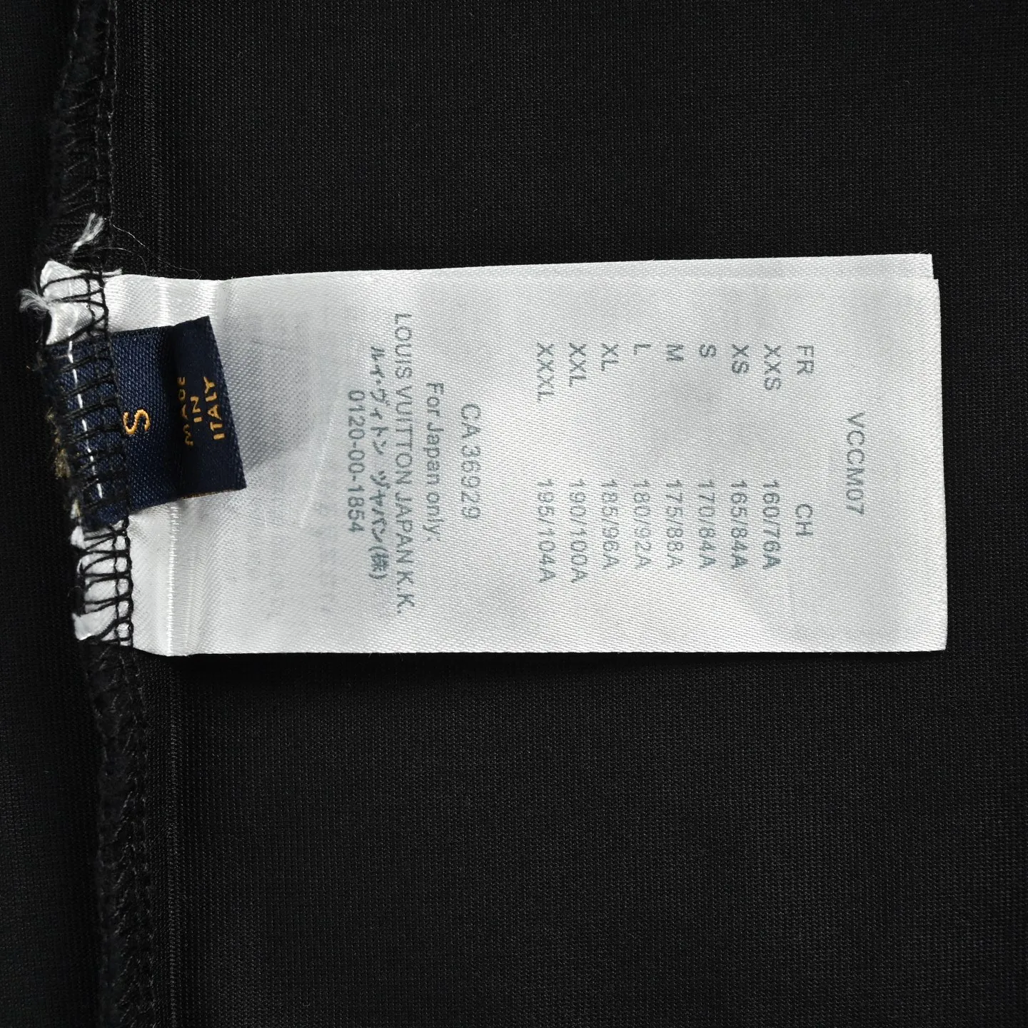 Louis Vuitton/Louis Vuitton short sleeves with small logo on the chest and letter embroidery on the back